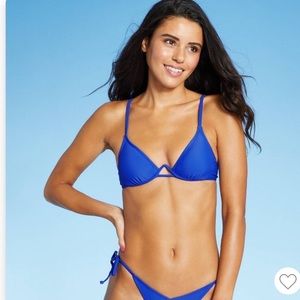 XS Juniors underwire bikini top and bottoms. Colbalt blue